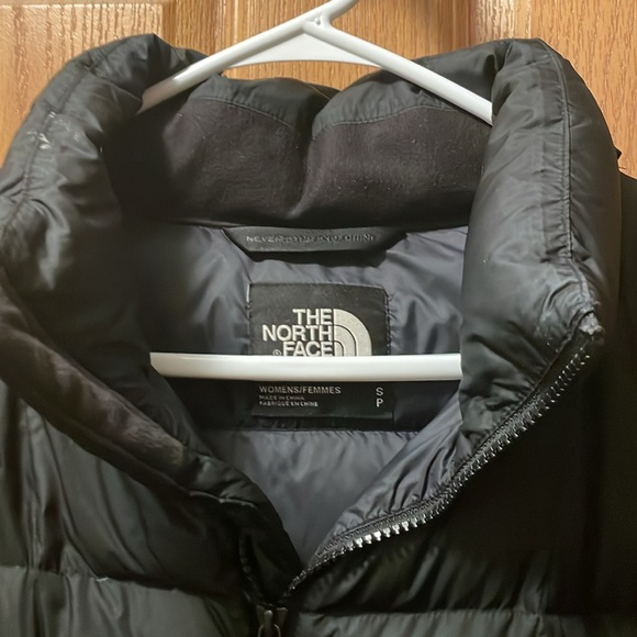 North Face small puffer long coat. It is sure to keep you warm! - Picture 6 of 11